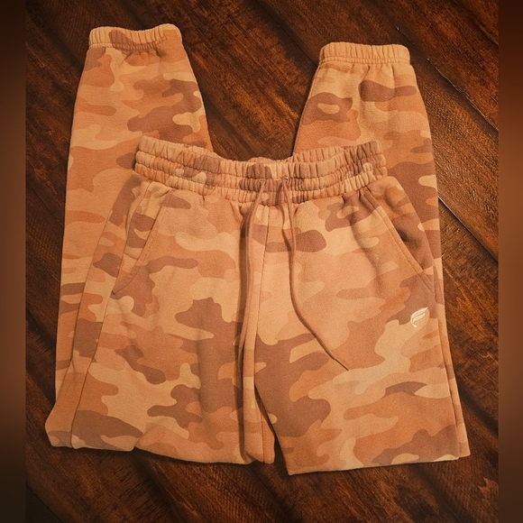 Fabletics Teddy Large Camo Tan Latte XS Sweatsuit Set Pants and Hoodie - Picture 2 of 10